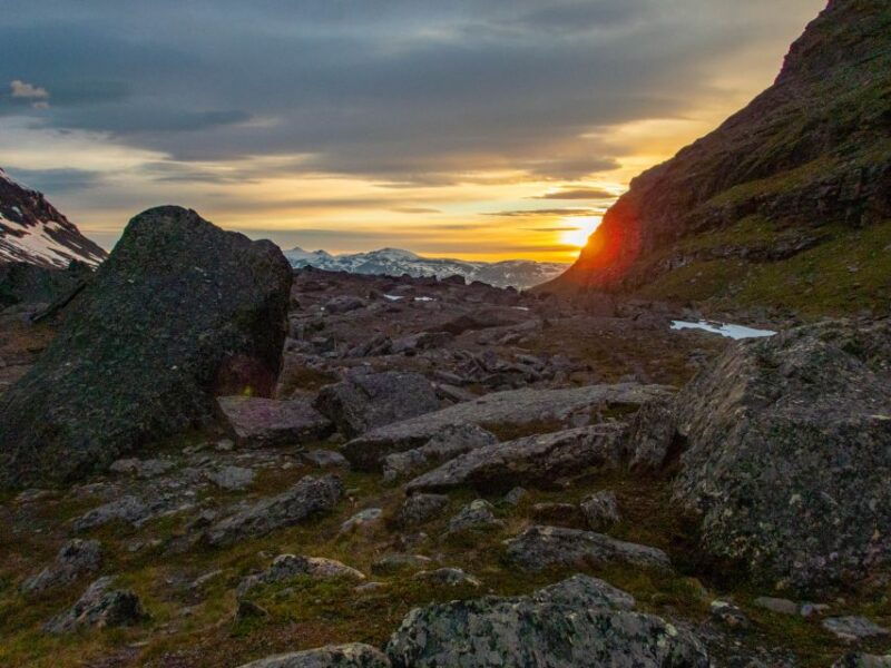 from-abisko-karkevagge-valley-trollsjon-lake-guided-tour