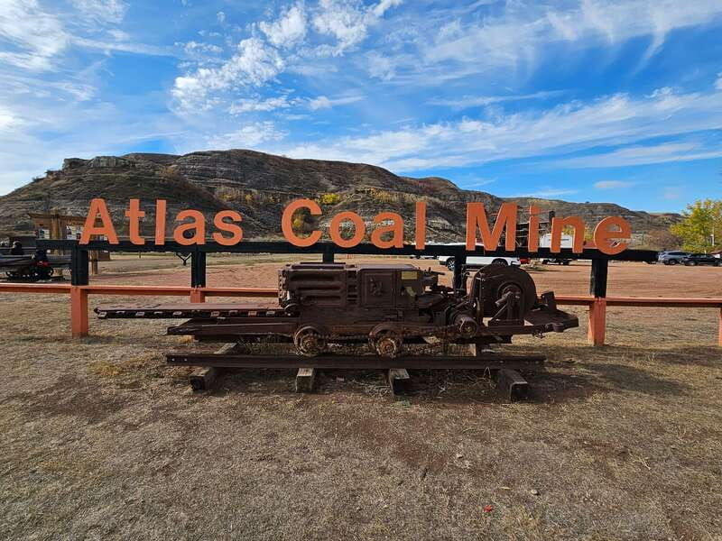 from-calgary-drumheller-private-tour-full-day-sightseeing