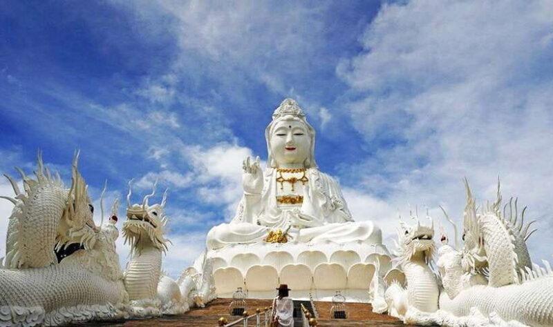 from-chiang-mai-chiang-rai-white-blue-and-red-temple-tour