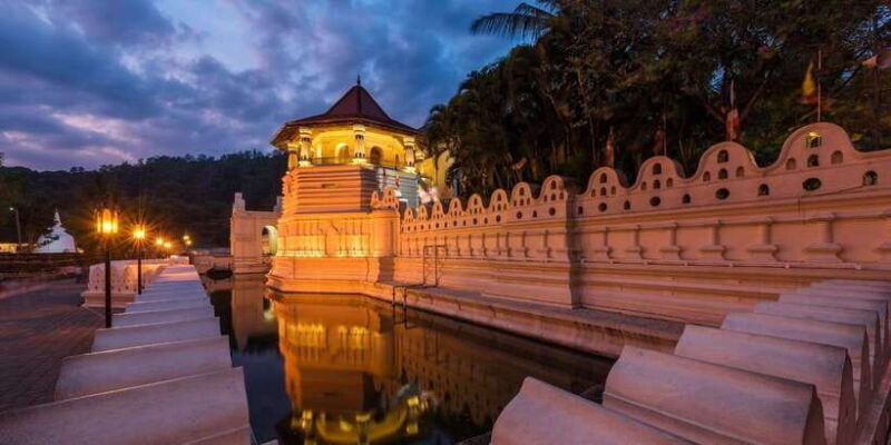 from-colombo-day-trip-to-kandy-pinnwala-royal-gardens