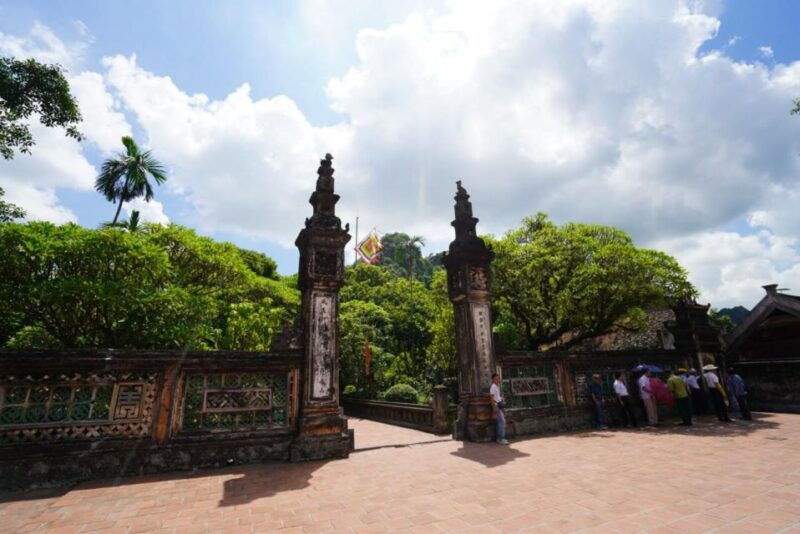 from-ha-noi-visit-hoa-lu-capital-tam-coc-boating-biking