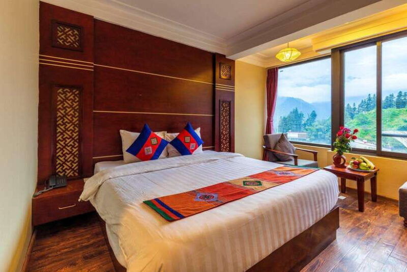 from-hanoi-2-day-sapa-tour-by-limousine-van-and-hotel