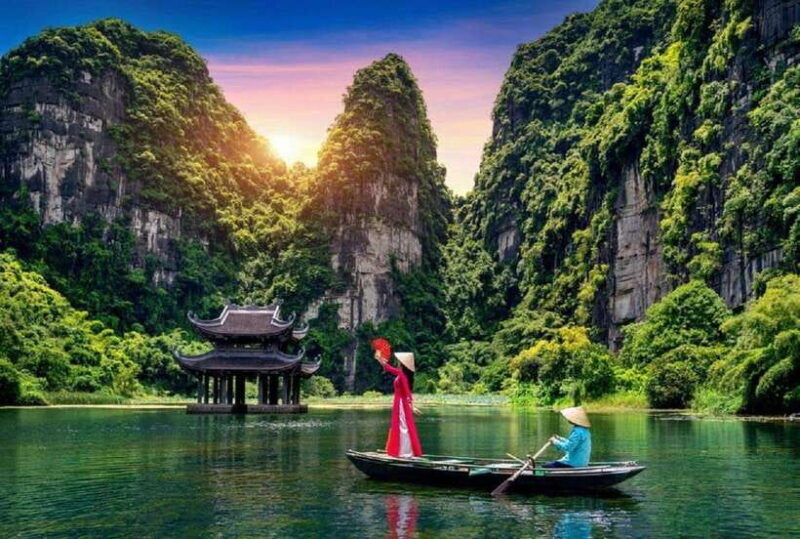 from-hanoi-bai-dinh-pagoda-and-trang-an-boat-tour