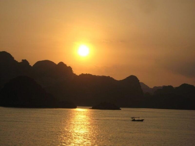 from-hanoi-halong-bay-titop-island-sung-sot-luon-caves-2