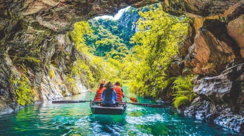 from-hanoi-ninh-binh-hoa-lu-trang-an-and-mua-cave-trip