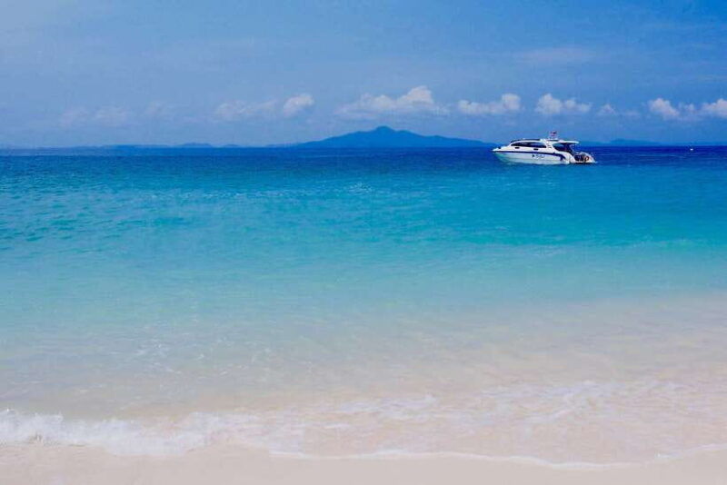 from-phuket-phi-phi-island-dawn-tour-with-lunch