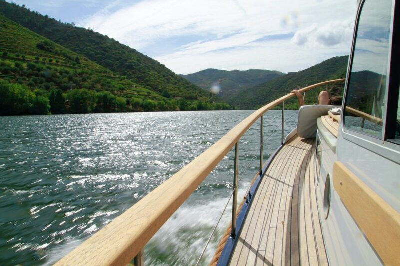 from-pinhao-private-yacht-cruise-along-the-douro-river
