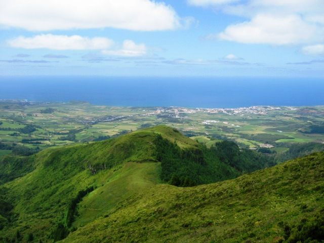 from-ponta-delgada-lagoa-do-fogo-half-day-jeep-tour