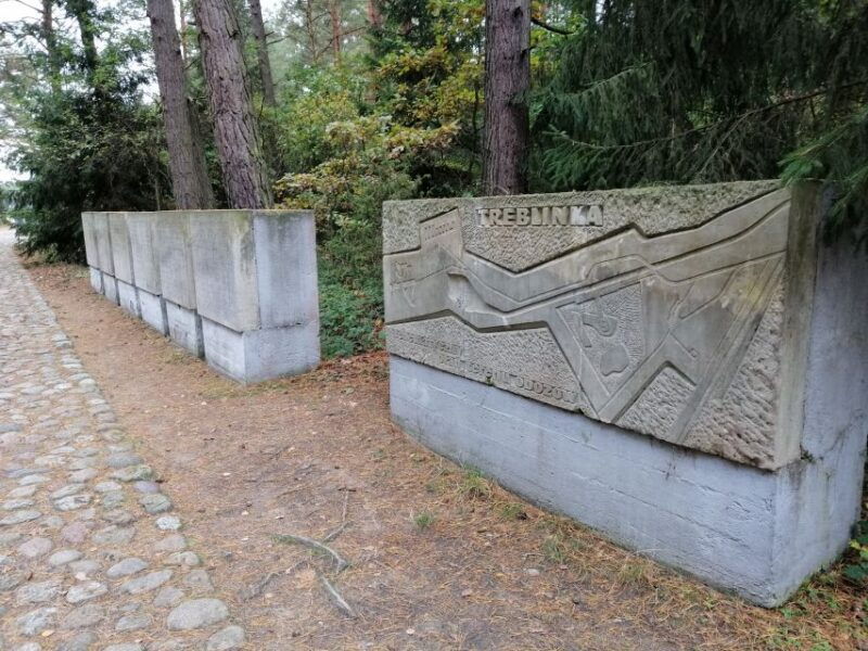 from-warsaw-guided-tour-of-treblinka-camp