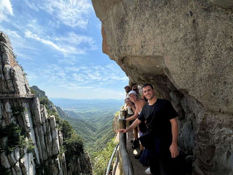 from-zhengzhou-shaolin-temple-and-longmen-grottoes-day-tour
