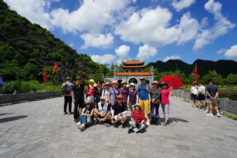 full-day-hoa-lu-tam-coc-mua-cave-buffet-tour-guide-bus