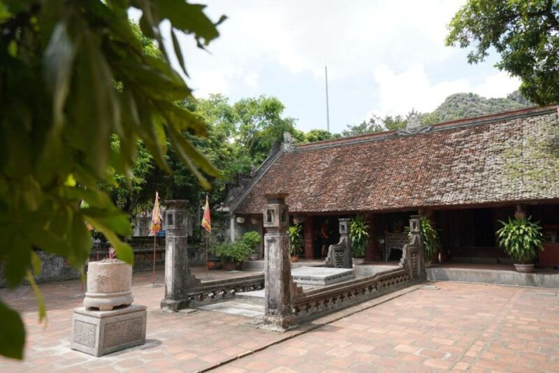 full-day-trip-from-ha-noi-to-hoa-lu-trang-an-biking