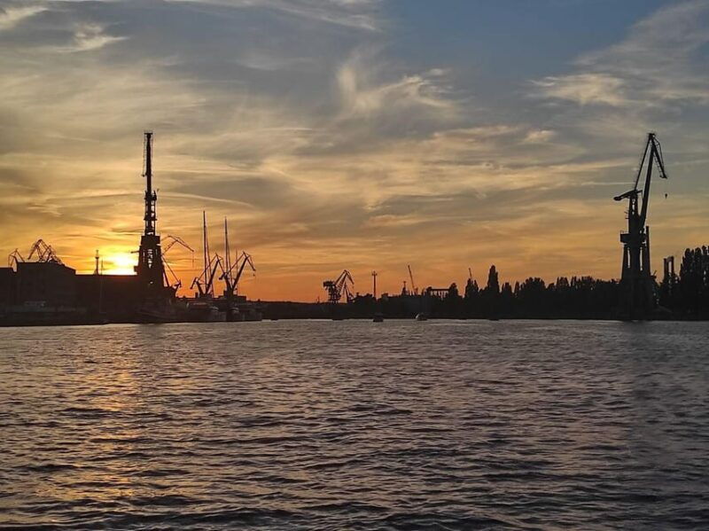 gdansk-motlawa-river-eco-cruise-at-sunset-with-prosecco