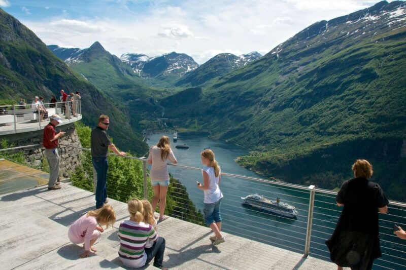geiranger-bus-tour-with-multilingual-audio-guide