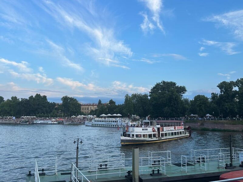 group-city-tour-walking-tour-through-wroclaw-in-german