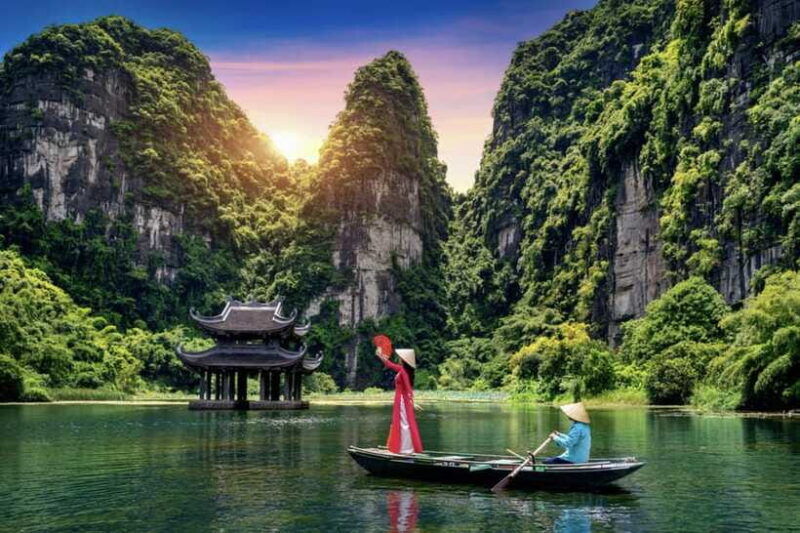 group-tour-hoa-lu-tam-coc-trang-an-mua-cave-from-hanoi