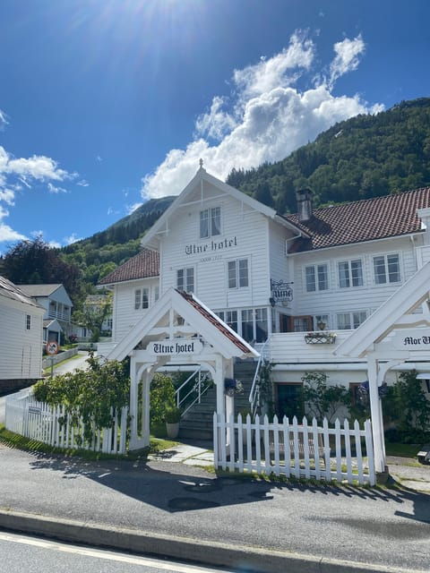 guided-tour-to-hardanger-fjord-waterfalls-ferry-crossing