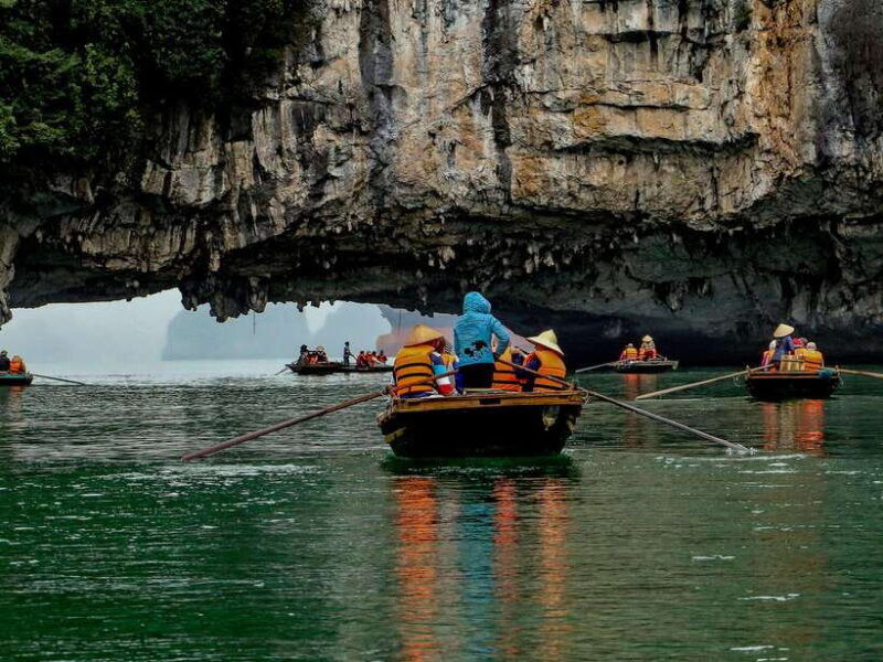 ha-long-bay-1-day-kayaking-ti-top-island-surprising-cave