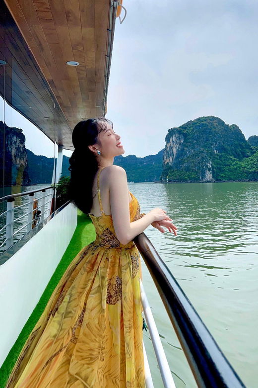ha-long-full-day-trip-sung-sot-cave-titov-island-kayaking