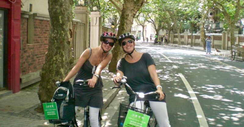 half-day-old-shanghai-small-group-bike-tour-day-night