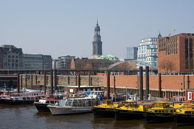 hamburg-1-5-hour-comedy-bus-tour-in-german