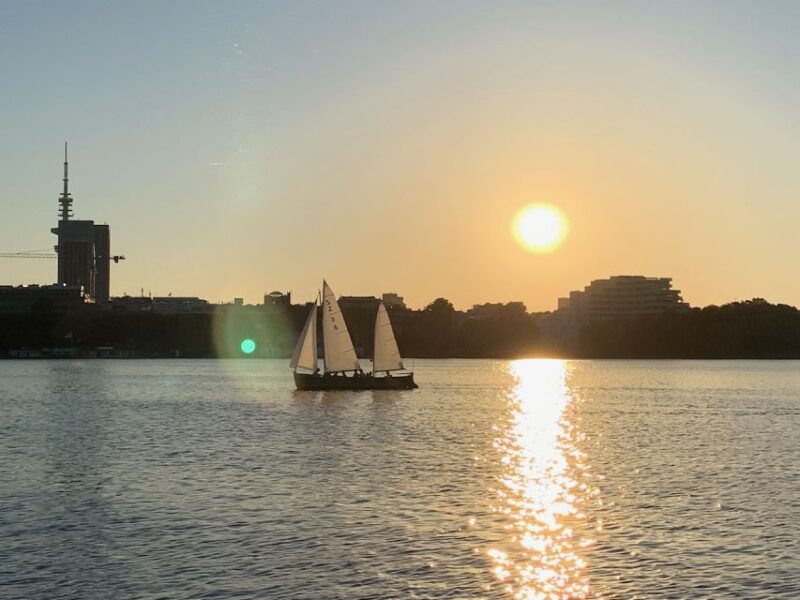 hamburg-alster-river-sailboat-tour-with-sundowner