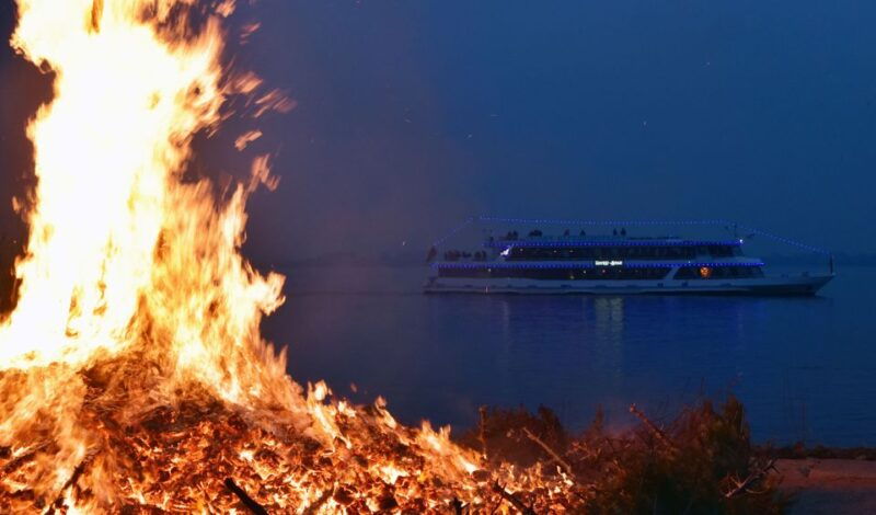 hamburg-easter-bonfire-and-light-cruise-on-easter-saturday