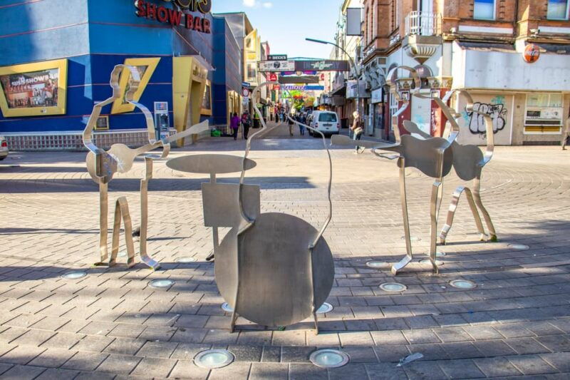 hamburg-in-the-footsteps-of-the-beatles-with-a-local