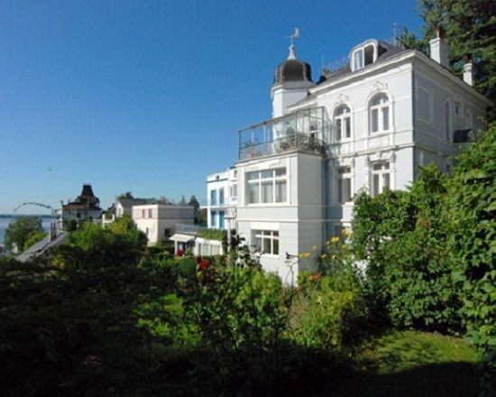 hamburg-tour-of-blankenese-on-the-banks-of-the-elbe