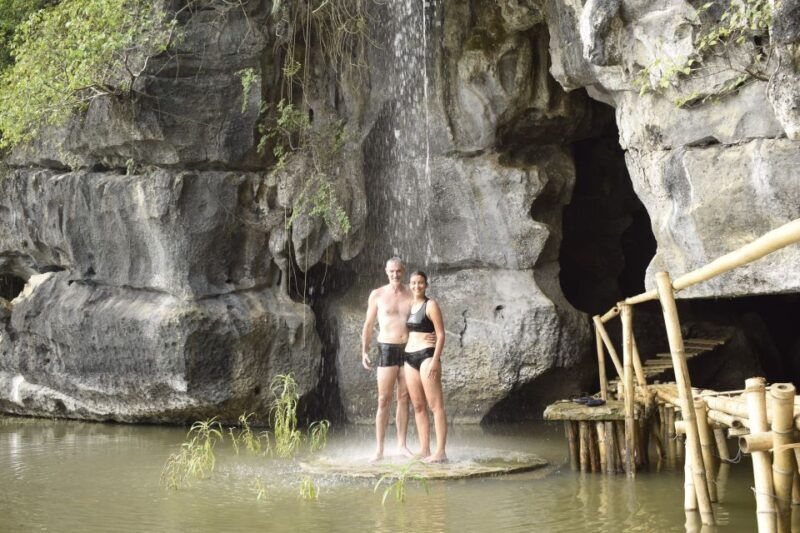 hanoi-bai-dinh-trang-an-mua-cave-with-small-group