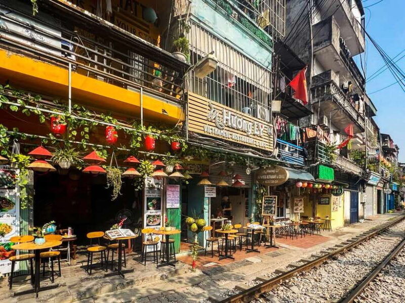 hanoi-guided-food-tour-with-train-street-visit