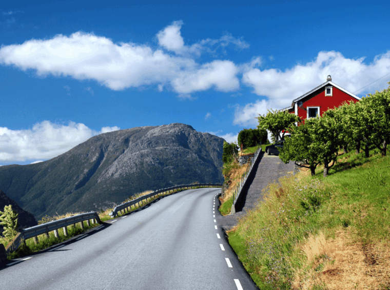 hardangerfjord-lunch-at-cider-farm-coffee-at-historic-hotel