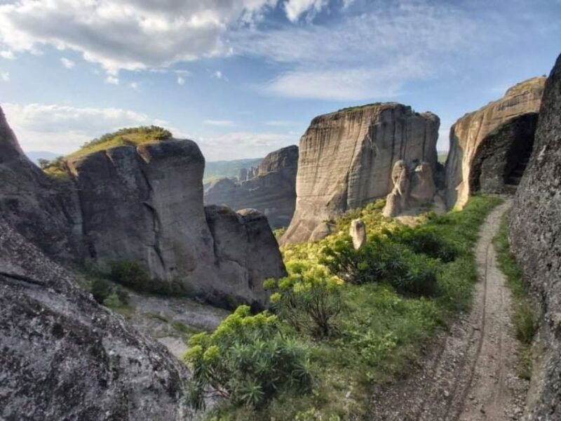 hiking-exploration-of-meteoras-hidded-gems
