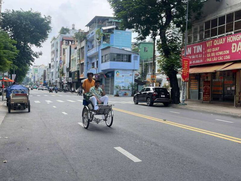 ho-chi-minh-city-sightseeing-panoramic-cycling-tour-by-cyclo
