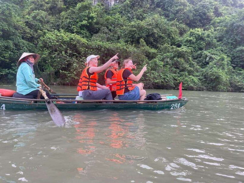 hoa-lu-ancient-capital-mua-cave-tam-coc-boat-trip
