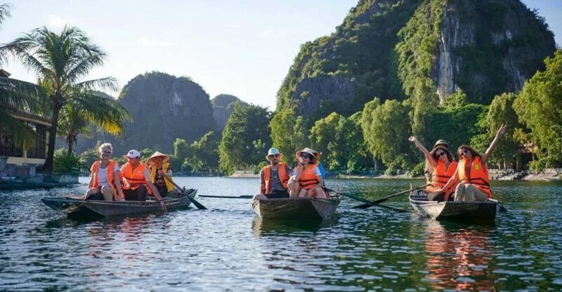 hoa-lu-trang-an-full-day-trip-by-limousine-from-ha-noi