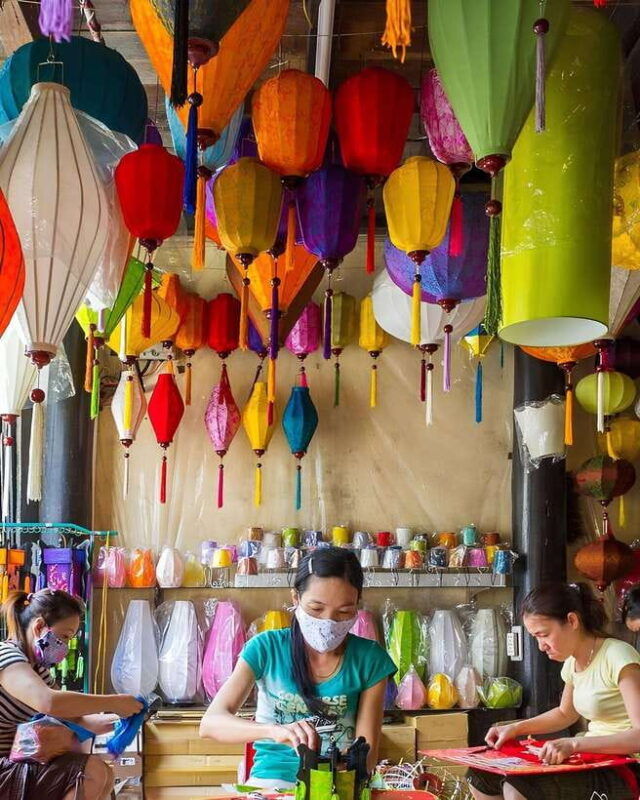 hoi-an-boat-ride-with-flower-lantern-ceremony