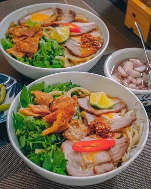 hoi-an-evening-street-walking-food-tour