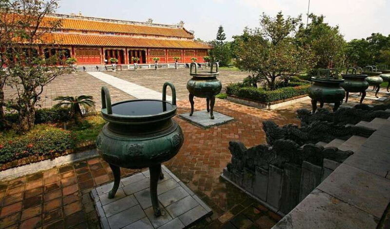 hue-car-rental-with-driver-for-sightseeing-city-day-trip