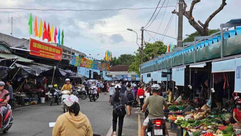 hue-food-walking-tour-with-hotel-pickup-and-local-guide