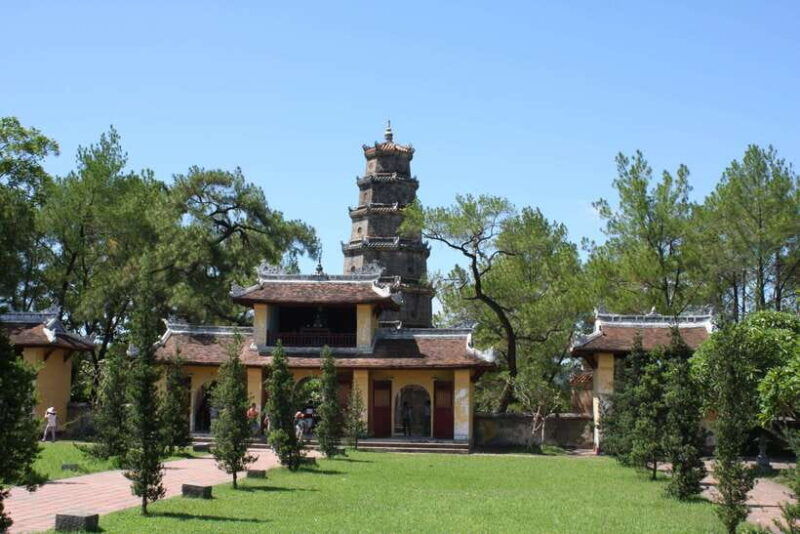 hue-half-day-city-tour-with-dragon-boat-cruise-car