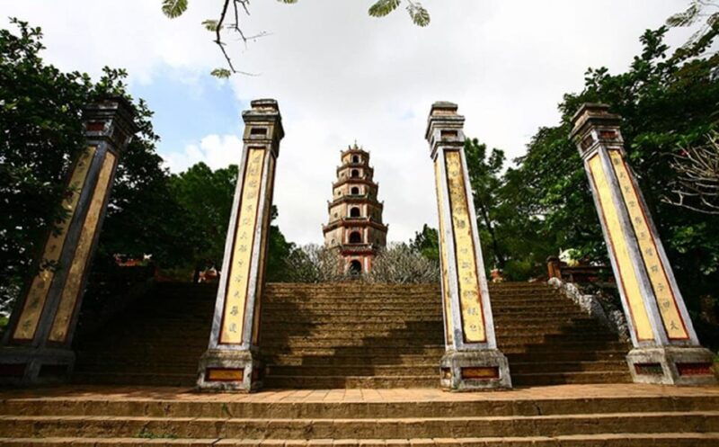 hue-imperial-citadel-thien-mu-pagoda-dragon-boat-trip