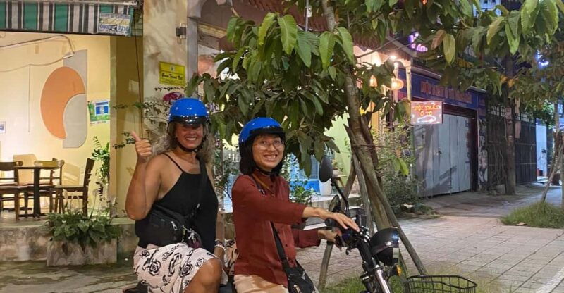 hue-night-street-food-tour-by-e-bike-with-a-lady-rider