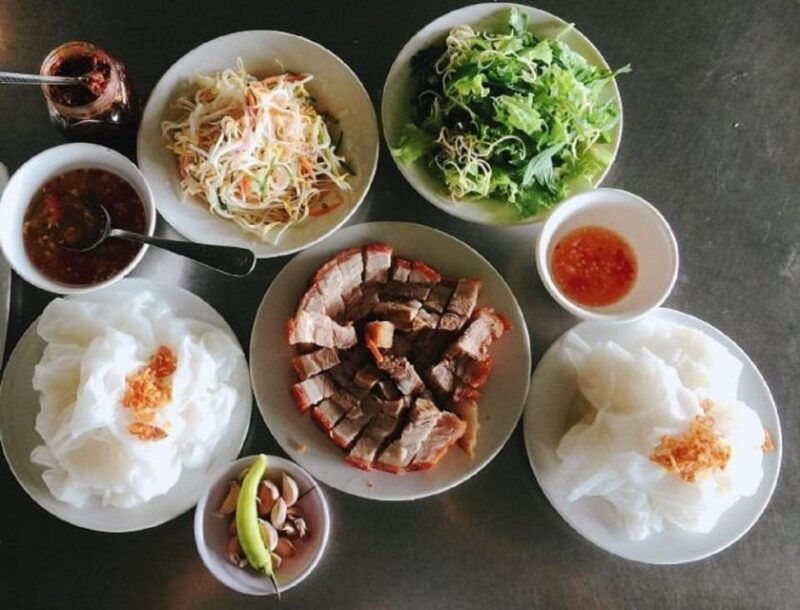 hue-night-street-food-tour-with-a-local-guide
