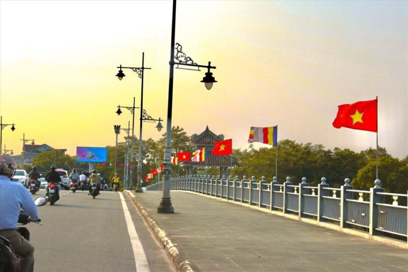 hue-night-walking-and-street-food-tour
