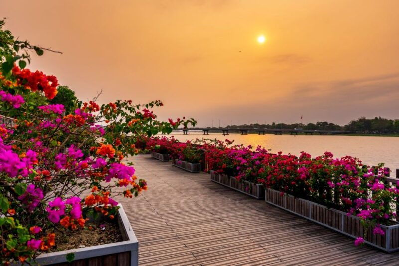 hue-sunset-cruise-along-perfume-river