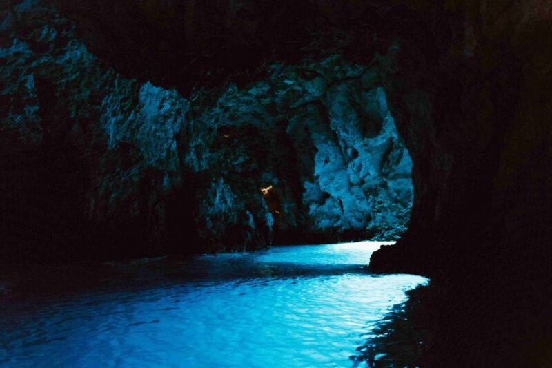 hvar-blue-cave-green-cave-stiniva-beach-speed-boat-tour