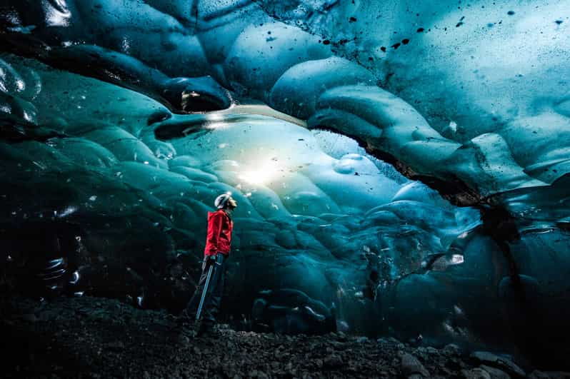 iceland-3-day-tour-golden-circle-glacier-lagoon-ice-cave