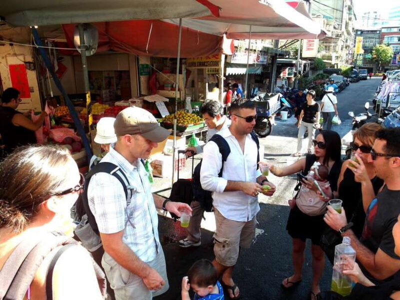 iconic-food-tour-local-street-food-drinks-sites