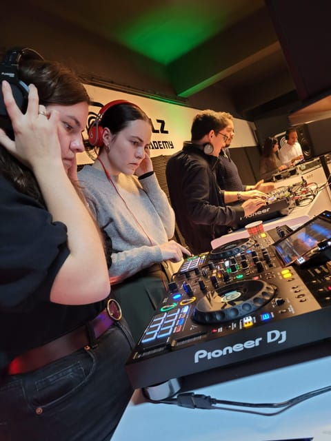 immersive-musical-experience-in-berlin-like-disc-jockey